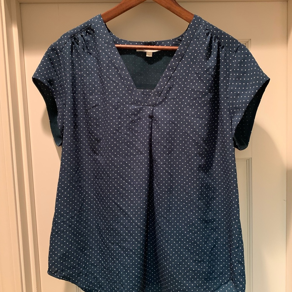 Green and white polka dot short-sleeved blouse
